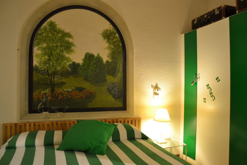 Apartment, 1 Bedroom | Desk, cribs/infant beds