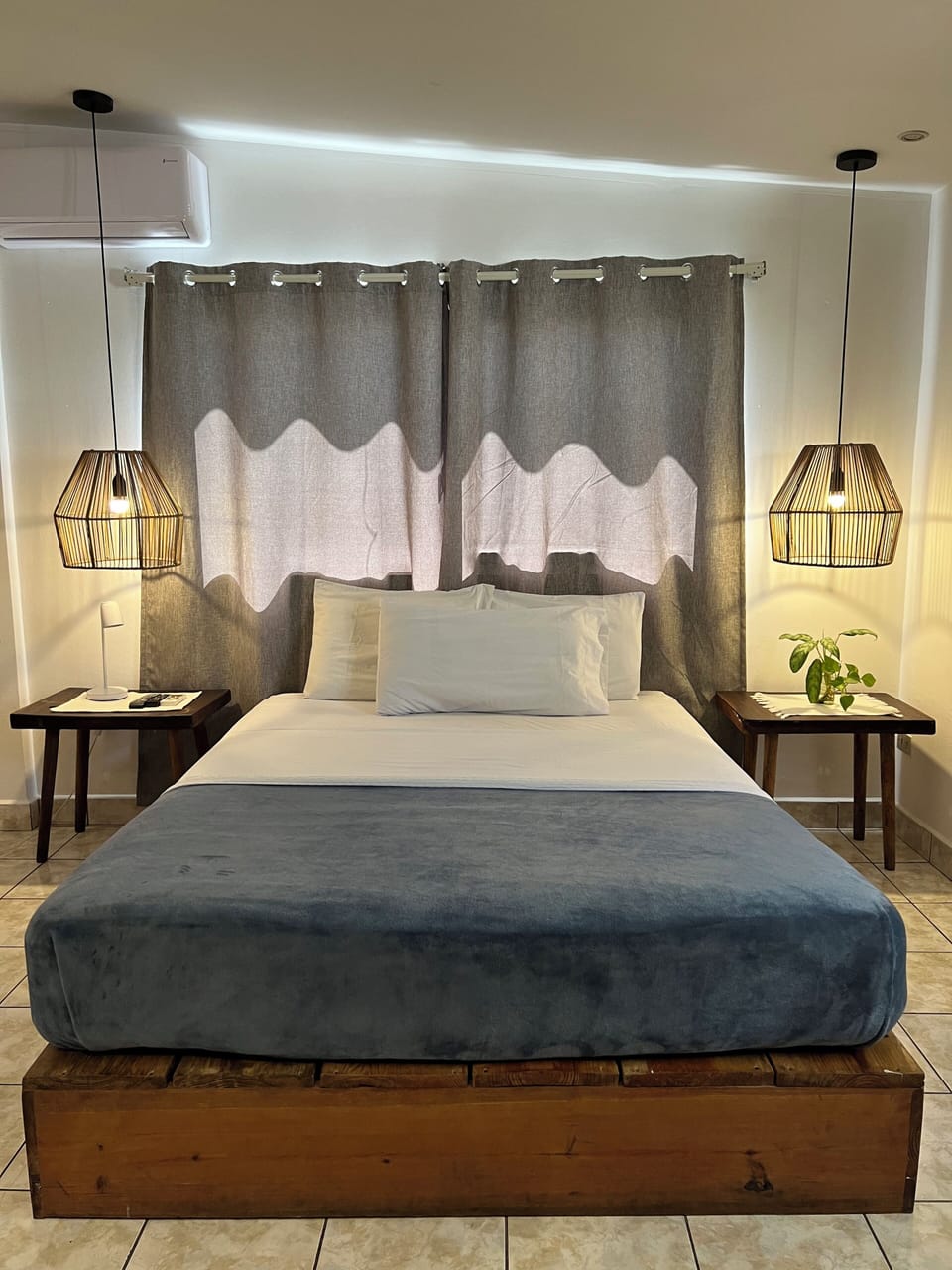 Classic Room, Non Smoking (GRIS) | Desk, soundproofing, WiFi (free), bed sheets
