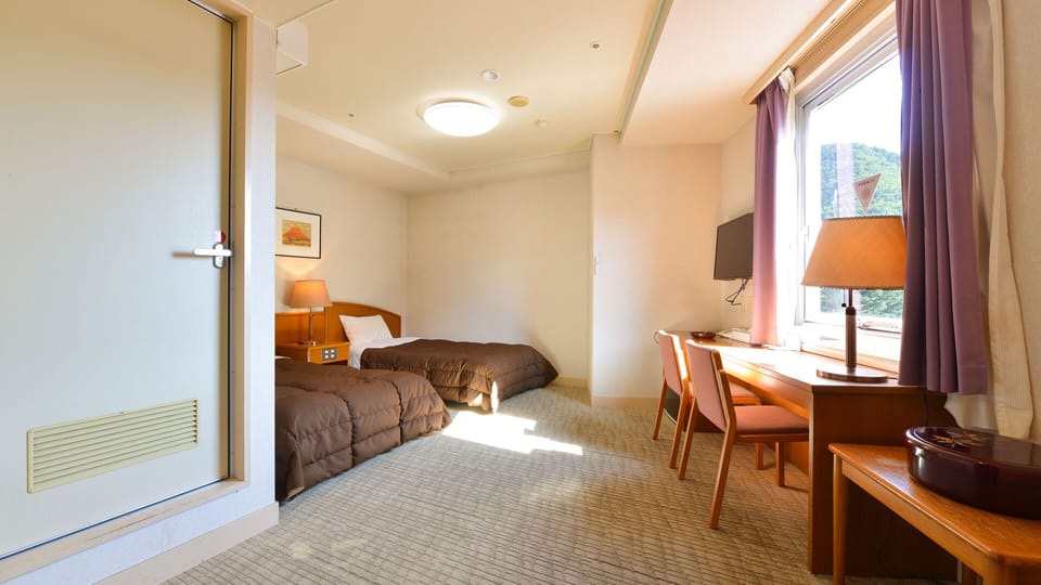 Economy Twin Room(NoView) - Indoor Bath - Non-Smoking | In-room safe, blackout drapes, bed sheets