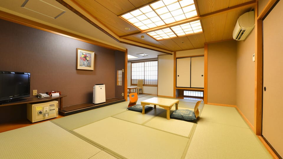 In-room safe, blackout drapes, bed sheets