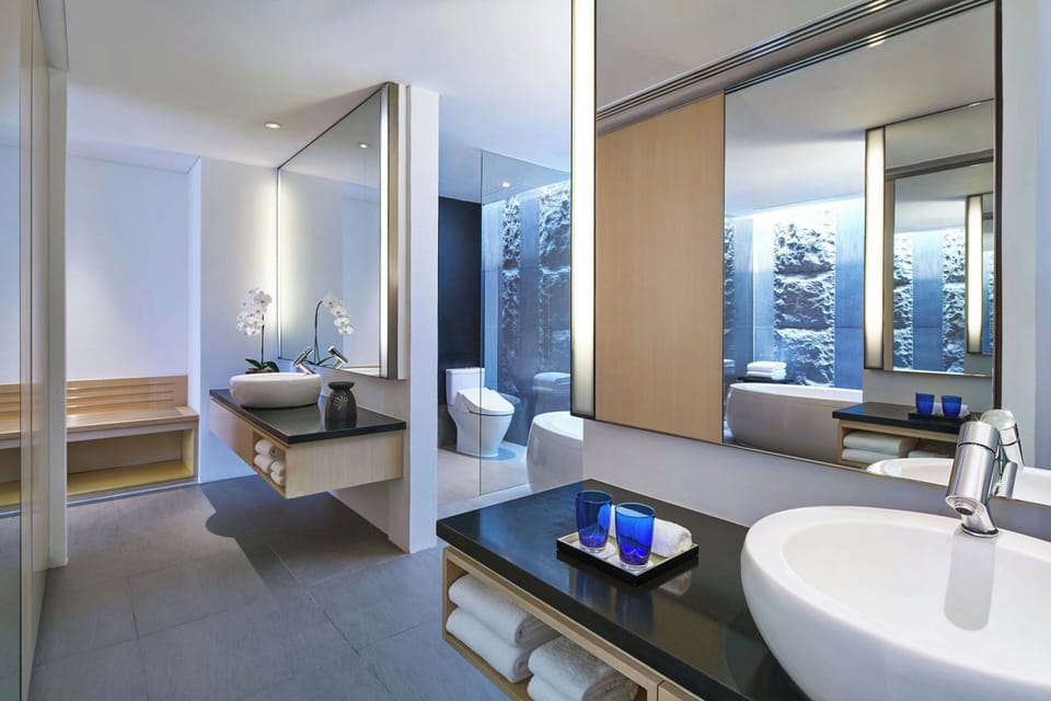 Club Suite, 1 Bedroom | Bathroom | Shower, rainfall showerhead, free toiletries, hair dryer