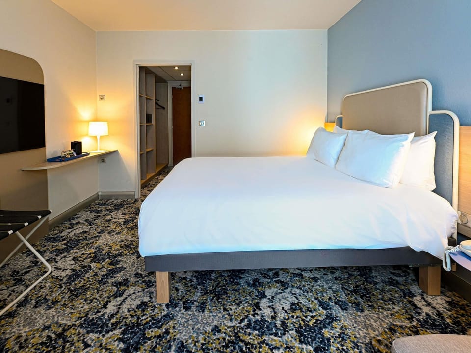 Classic Room, 1 Double Bed with Sofa bed | Premium bedding, in-room safe, desk, blackout drapes
