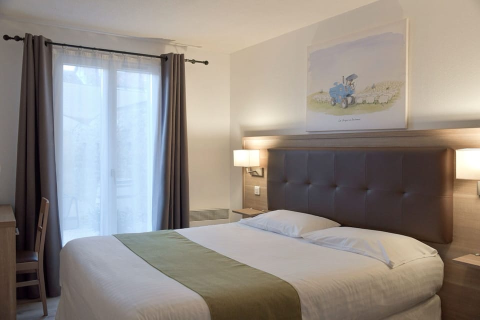 Superior Double Room | Premium bedding, desk, WiFi (free)
