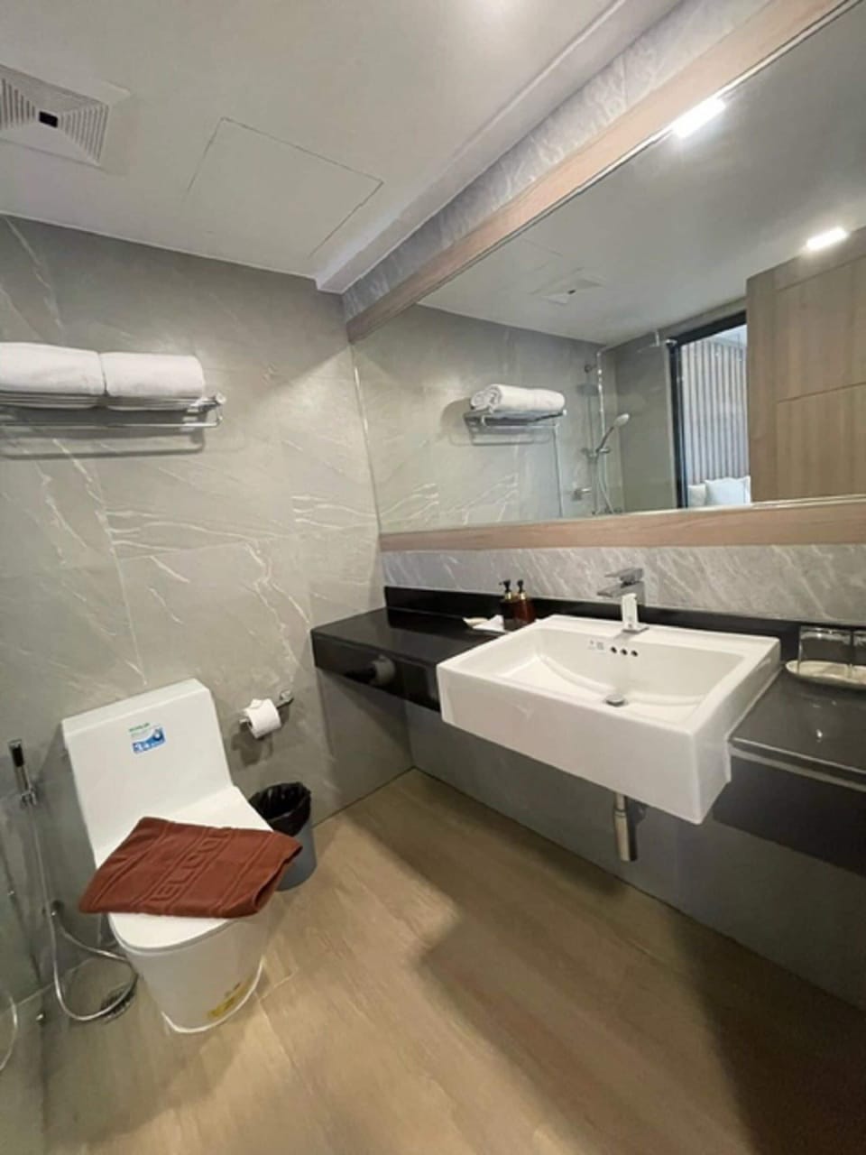 Premier Double Room | Bathroom | Free toiletries, hair dryer, bathrobes, slippers