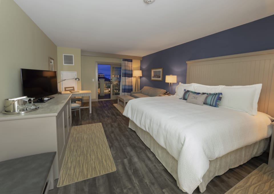 Egyptian cotton sheets, premium bedding, in-room safe