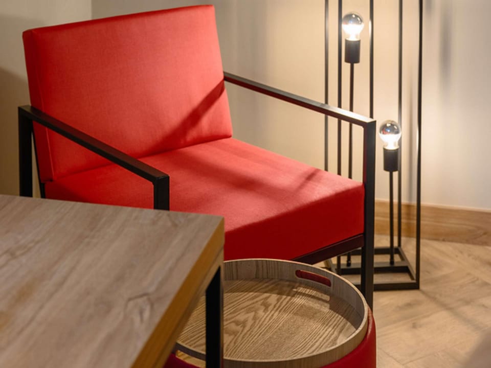 Superior Room, 1 King Bed, Accessible | In-room safe, desk, free WiFi, bed sheets