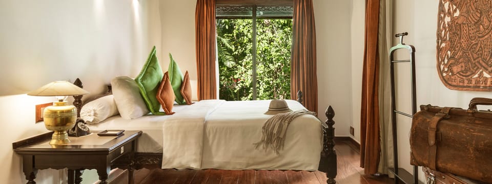 Suite Room | Minibar, in-room safe, desk, blackout drapes