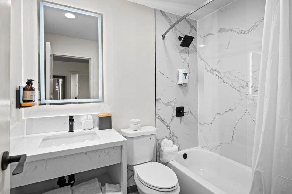Family Double Room, 2 Bedrooms, Non Smoking | Bathroom | Hair dryer, towels