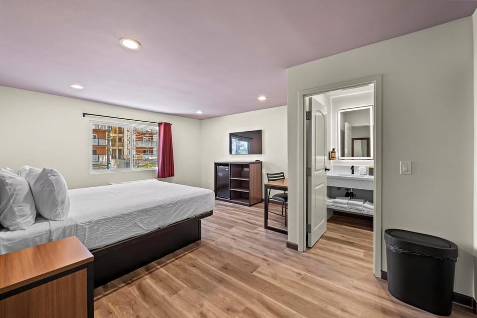 Family Double Room, 2 Bedrooms, Non Smoking | Soundproofing, iron/ironing board, free WiFi, alarm clocks