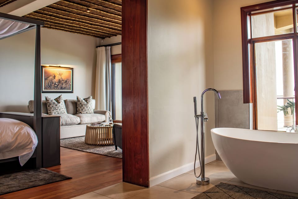 Lodge Suite | Bathroom | Separate tub and shower, jetted tub, rainfall showerhead