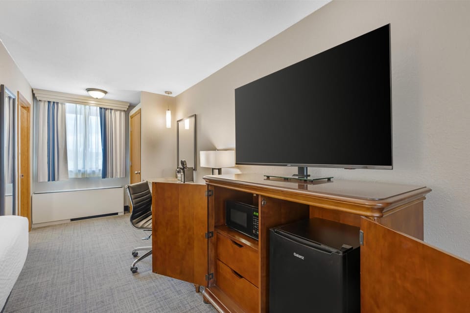 Standard Room, 2 Queen Beds, Non Smoking, Pool View (2nd Floor) | Premium bedding, pillowtop beds, desk, laptop workspace