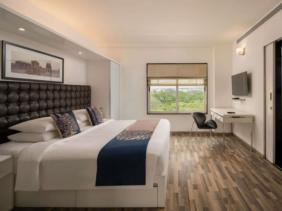 Suite, 1 Bedroom (No Balcony) | Egyptian cotton sheets, premium bedding, down comforters, minibar