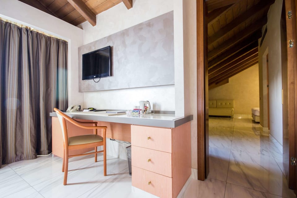 Family Room, 2 Queen Beds, Non Smoking, Connecting Rooms | Down comforters, Select Comfort beds, minibar, in-room safe