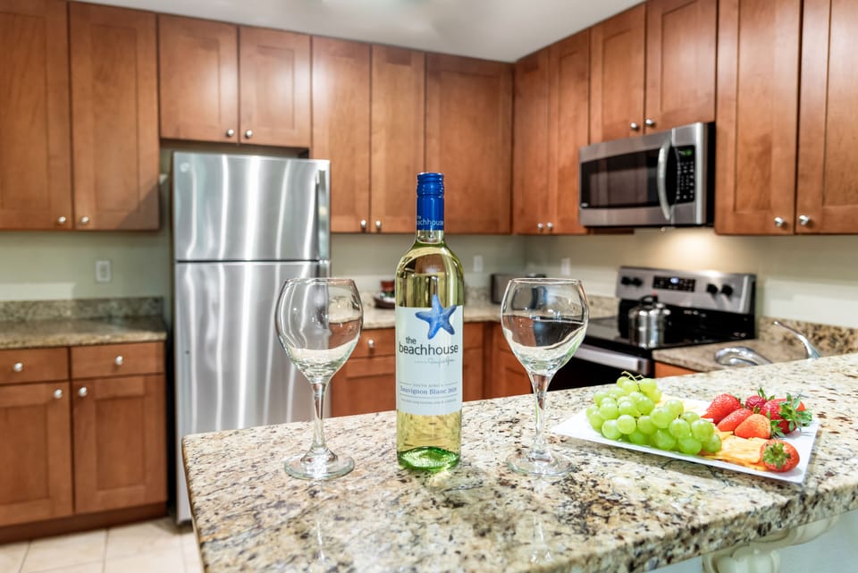 Condo, 3 Bedrooms | Private kitchen | Coffee/tea maker, fridge, microwave, oven
