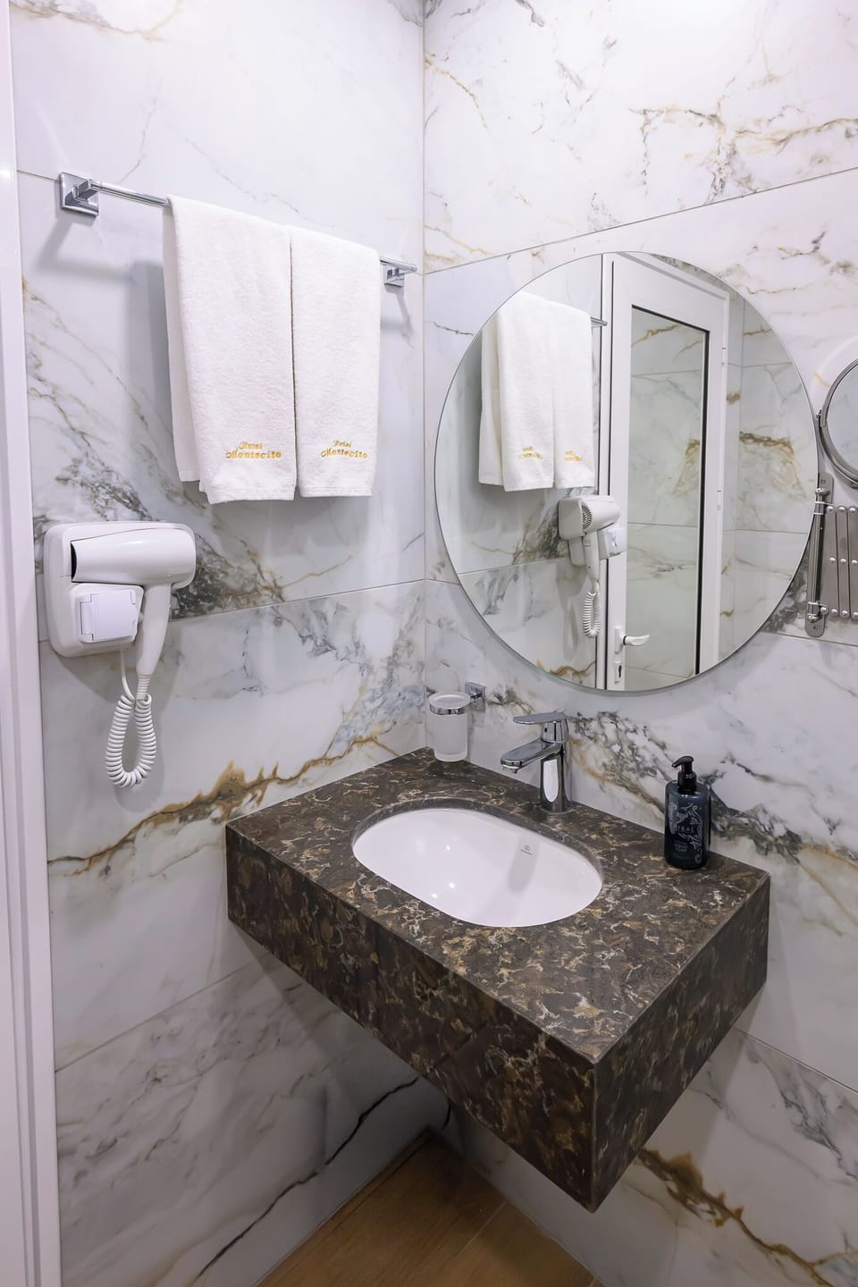 Single Room | Bathroom | Shower, hair dryer, towels, soap