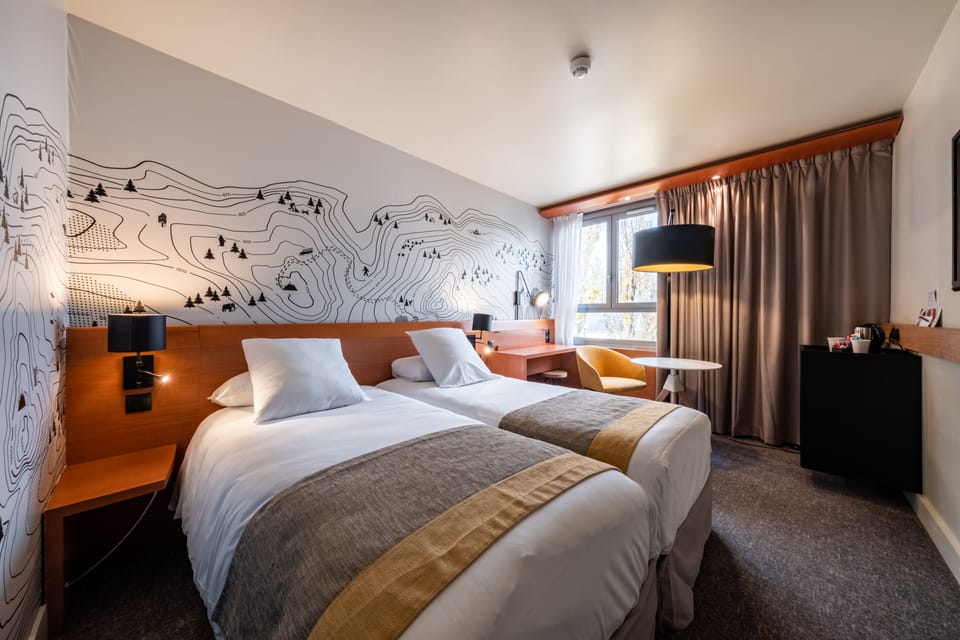 Standard Room, 2 Twin Beds | In-room safe, desk, blackout drapes, soundproofing