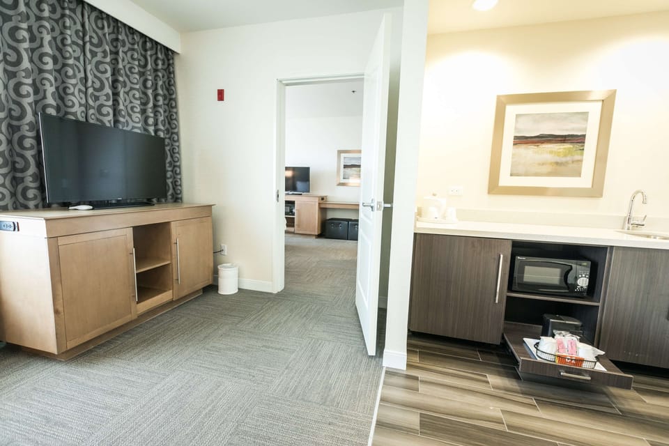 Suite, 1 King Bed, Non Smoking, Refrigerator & Microwave | Desk, laptop workspace, free cribs/infant beds, free WiFi
