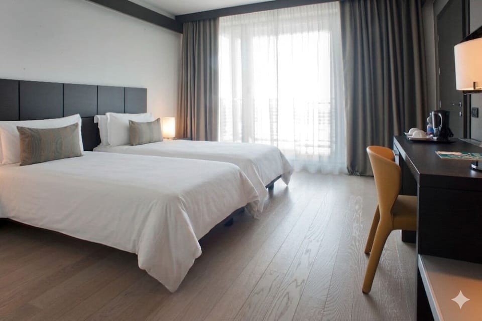 Superior Twin Room | Hypo-allergenic bedding available, minibar, in-room safe, desk