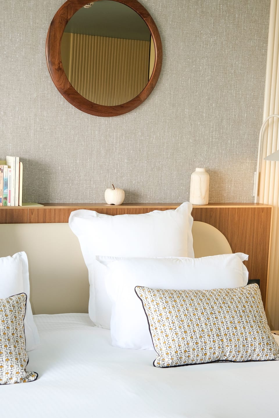 Chambre Familiale avec Balcon et vue partielle sur la mer | In-room safe, desk, blackout drapes, soundproofing