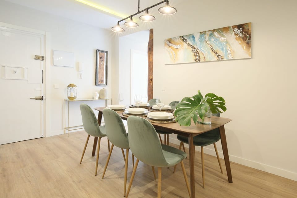 Kitchen & Dining table