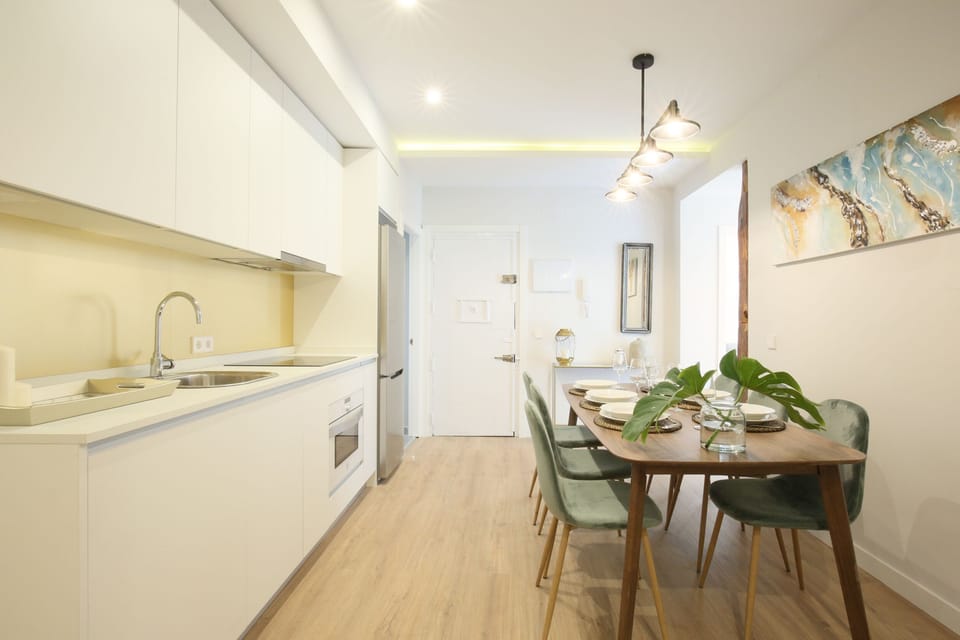 Kitchen & Dining table