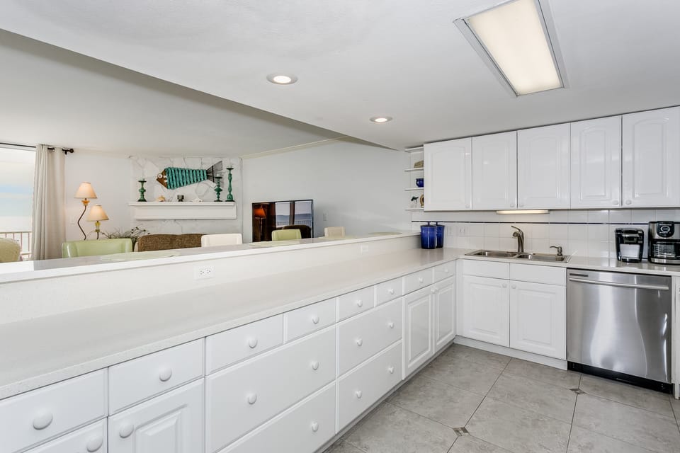 Fully equipped kitchen with everything you need to prepare quick meals