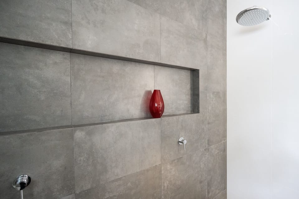 The shower is 2.8m long designed with double shower heads on opposite walls.