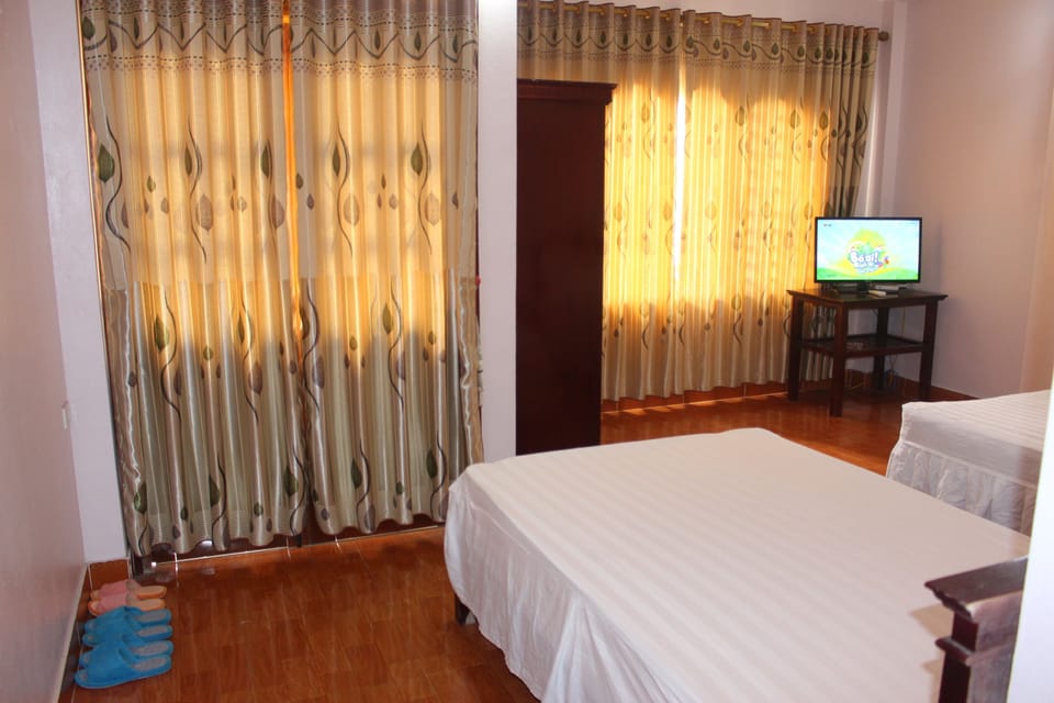 Desk, free WiFi, bed sheets