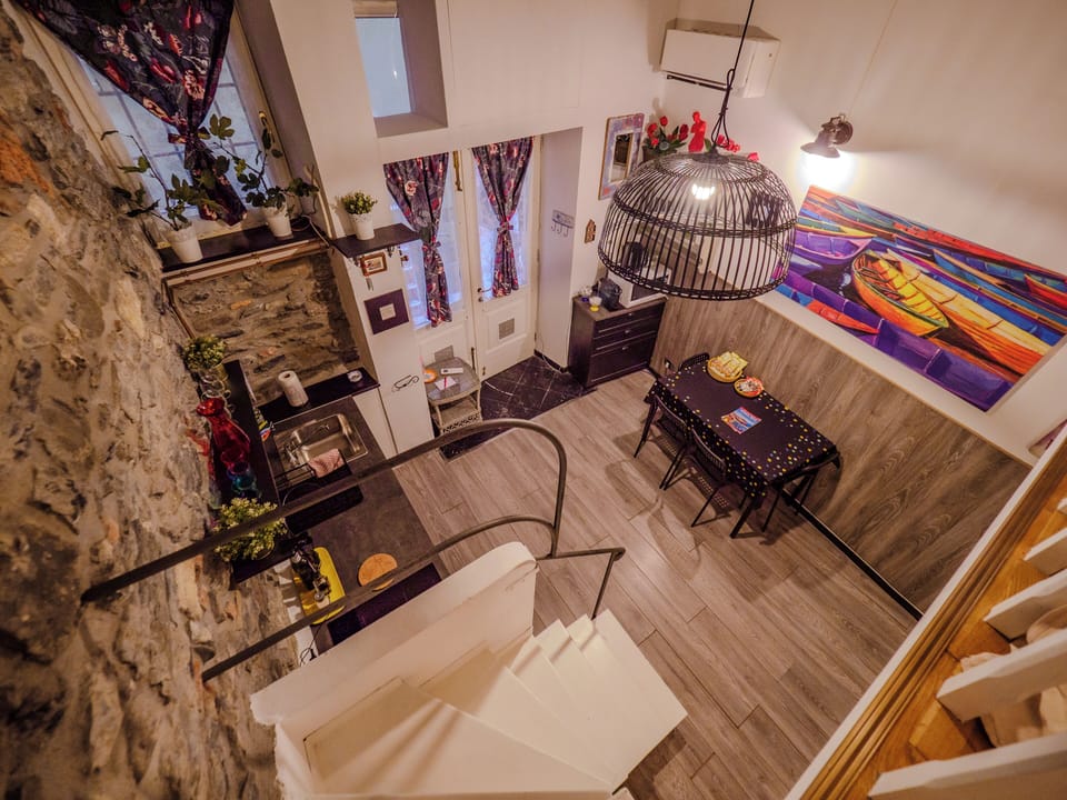 Apartment, 1 Bedroom, Kitchen | Private kitchen | Fridge, microwave, stovetop, coffee/tea maker