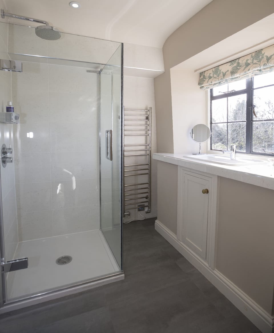Second Floor En-suite 3 with shower enclosure