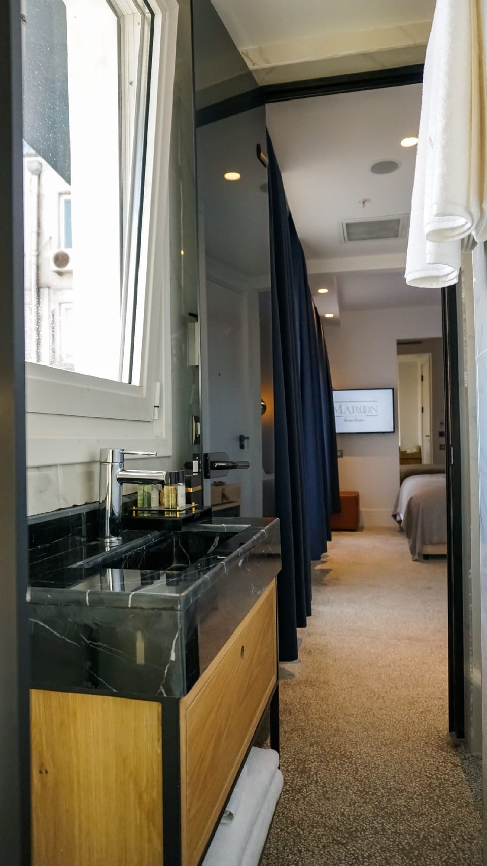 Grand Room, Sea View | Bathroom | Shower, free toiletries, hair dryer, slippers