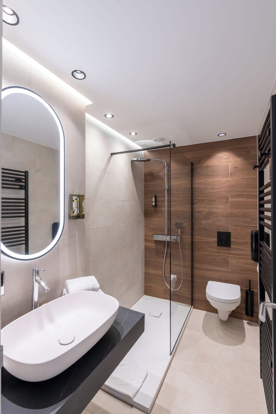 Standard Triple Room | Bathroom | Hair dryer, towels