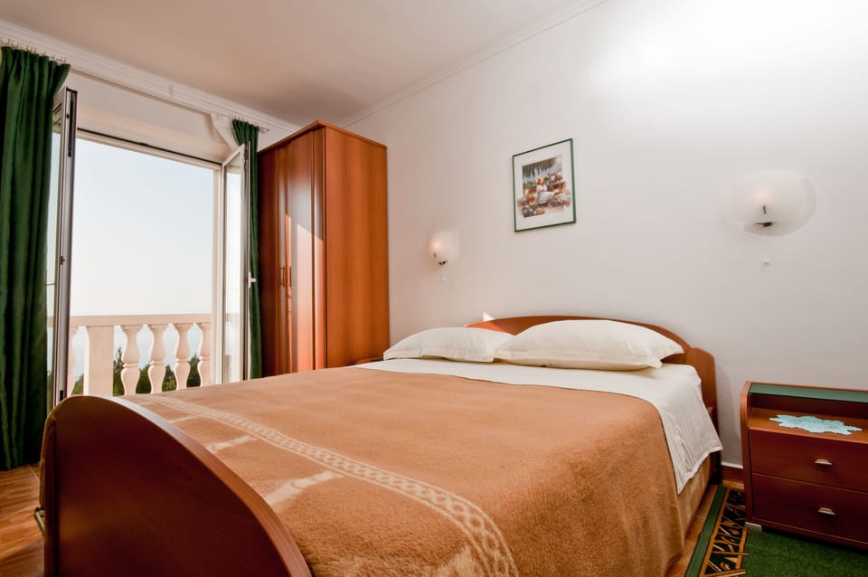 Apartment, 2 Bedrooms | 1 bedroom, desk, iron/ironing board, free cribs/infant beds