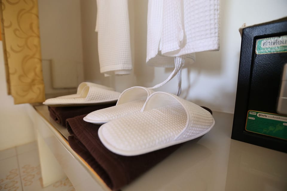 Comfort Double Room, 1 King Bed, Pool Access | Room amenity