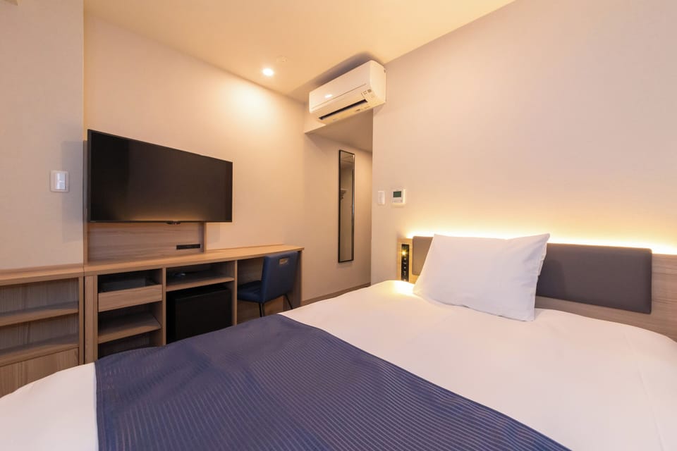 Blackout drapes, iron/ironing board, free WiFi
