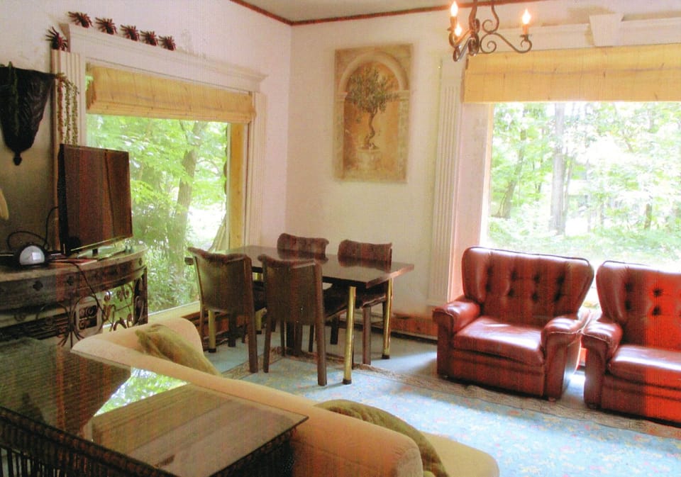 Pension Hakuba ‘70 Bed and Breakfast in Hakuba