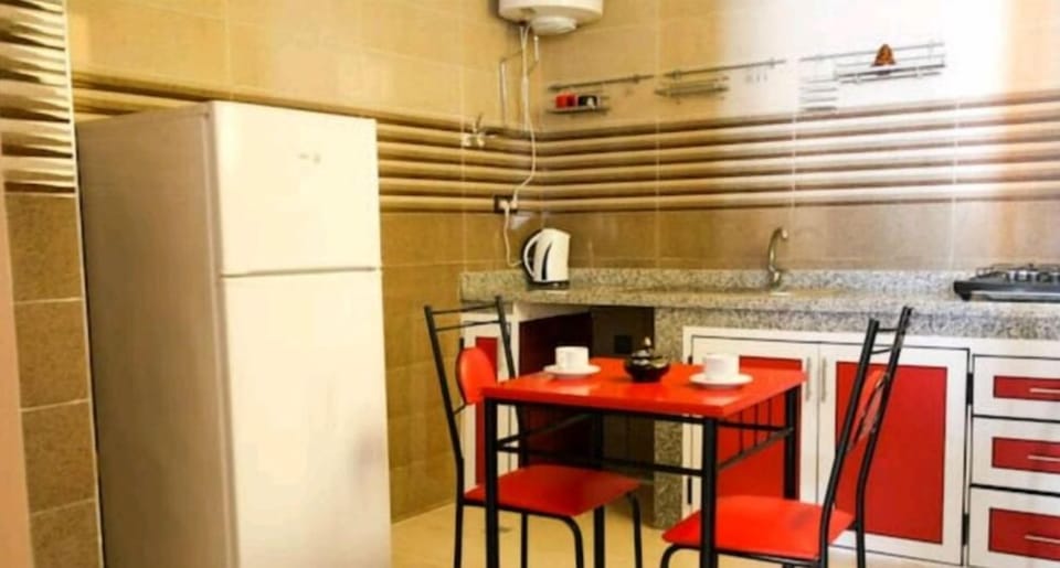 Standard Studio, 1 Bedroom | Private kitchen | Fridge, microwave, stovetop, cookware/dishes/utensils