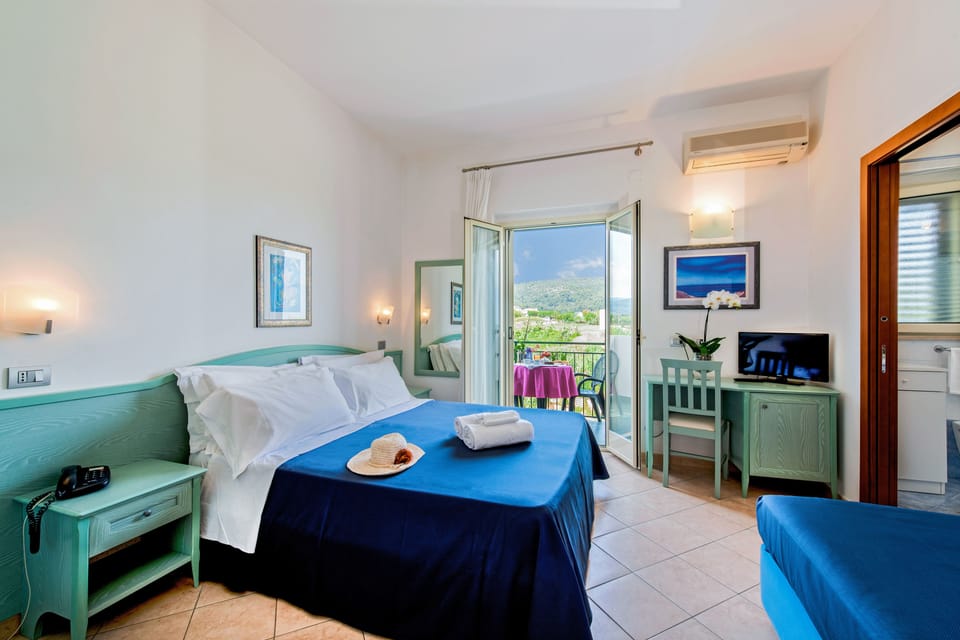 Triple Room, Accessible | Premium bedding, in-room safe, desk, soundproofing