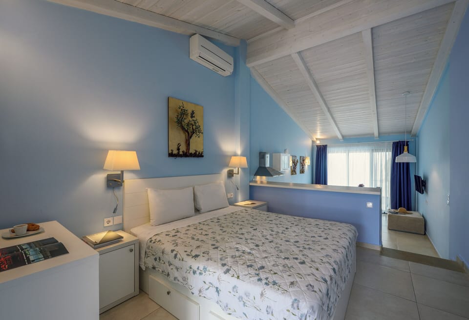 Superior Studio, Sea View | In-room safe, desk, blackout drapes, soundproofing