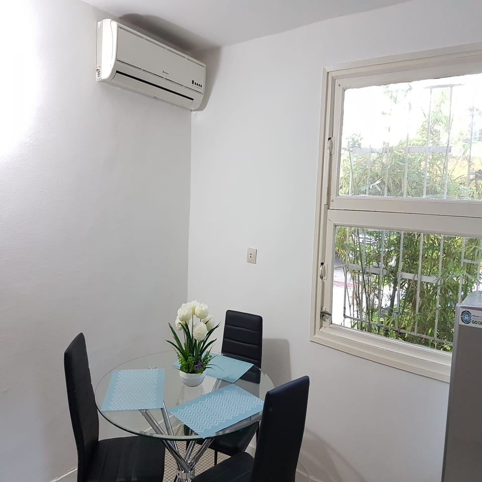 Classic Apartment, 2 Bedrooms | In-room dining