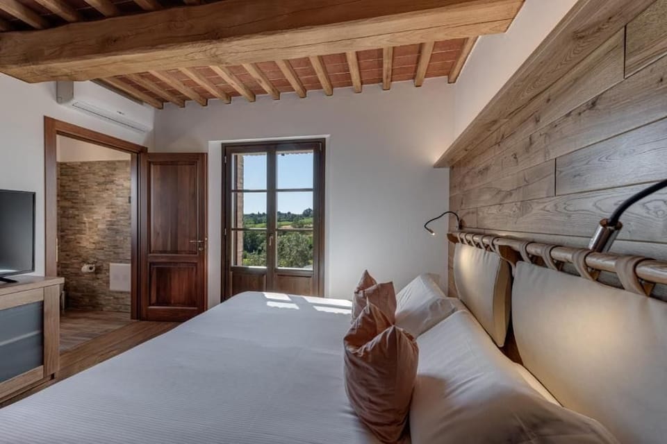Signature Villa | Premium bedding, down comforters, pillowtop beds, minibar