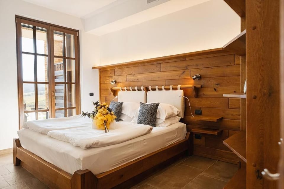 Deluxe Villa, 1 Bedroom, Hot Tub (Villa Rosa) | Living area | 55-inch Smart TV with digital channels