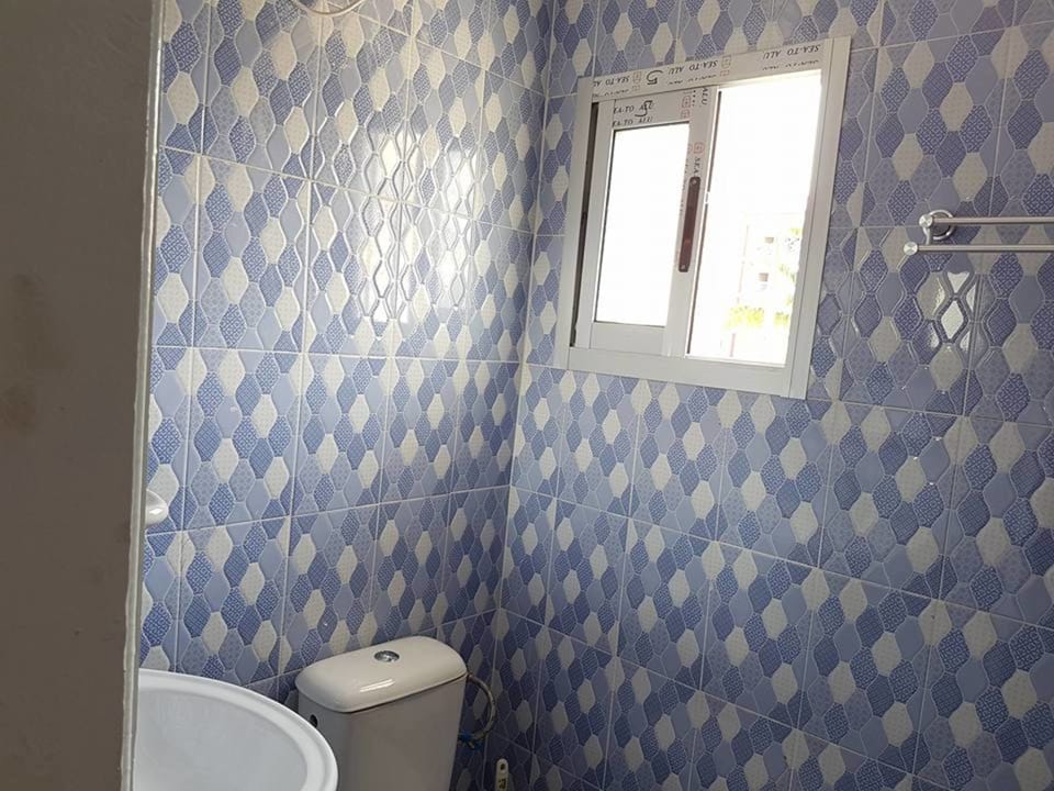 Classic Studio | Bathroom | Shower, rainfall showerhead, towels