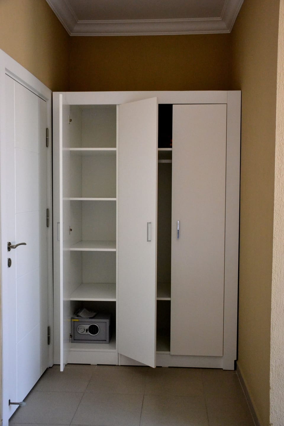 Double or Twin Room | In-room safe, desk, soundproofing, iron/ironing board (on request)