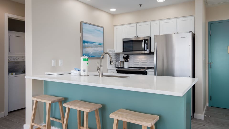 Kitchen and Breakfast Bar