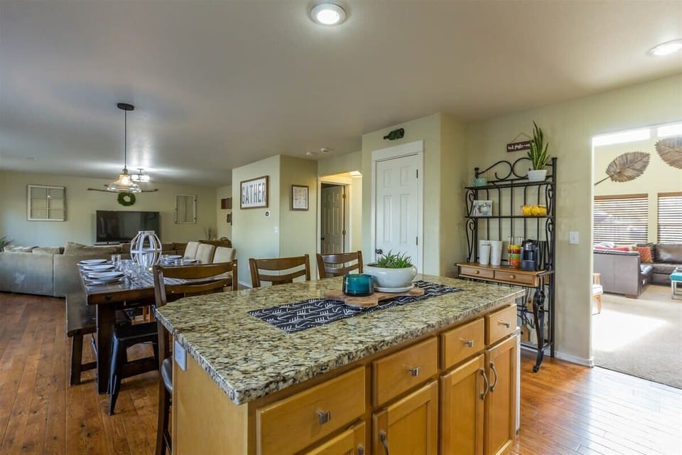 Enjoy each others company while cooking, watching the game or a movie in either the Great Room or the movie room.