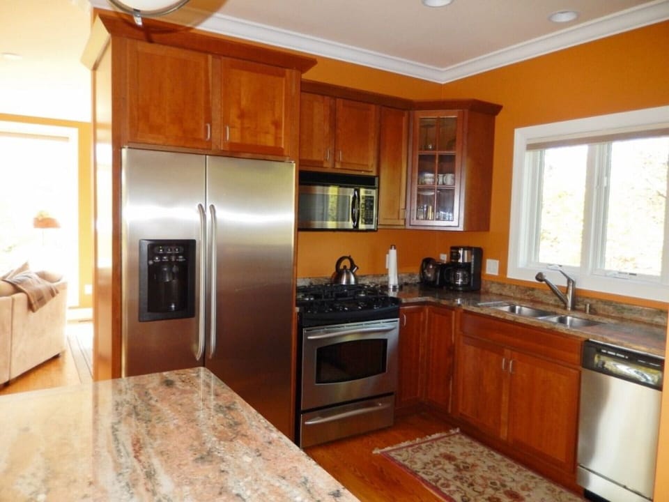 Immaculate Stainless/Granite Kitchen