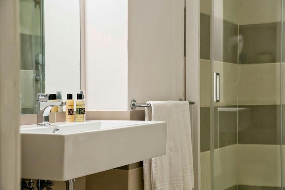 Shower, free toiletries, hair dryer, bidet