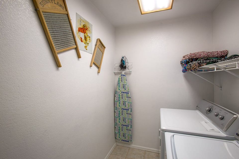 Fully equipped laundry 