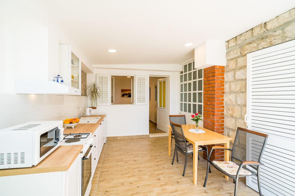 Apartment, 2 Bedrooms, Terrace, Sea View | Private kitchen